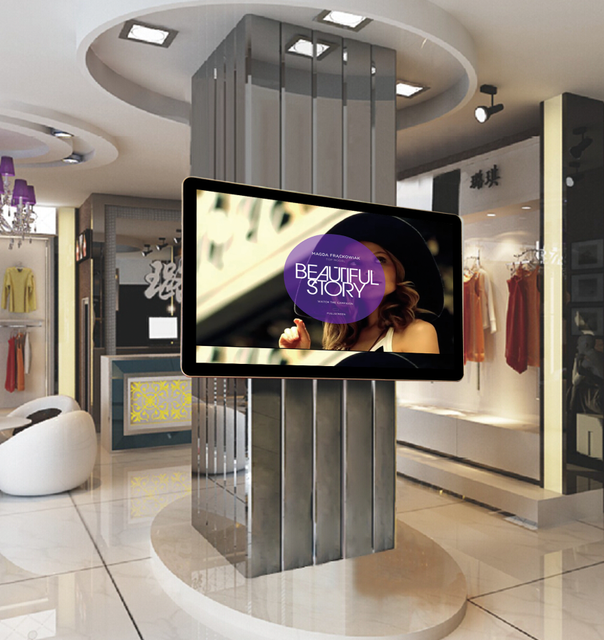 触沃42寸电容一体机应用于杭州伊人服饰店，用作服装展示